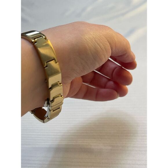 Citizen Gold Tone Eco Drive Diamond Bezel Women’s Dainty Watch Needs Battery - Picture 7 of 7